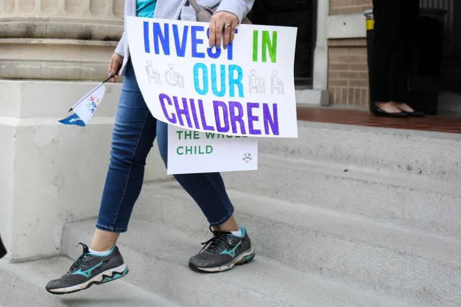 Public education advocates march to the state Capitol for the Texas PTA's Rally Day on Monday, Feb. 25, 2019, in Austin. Photo: Michael Minasi