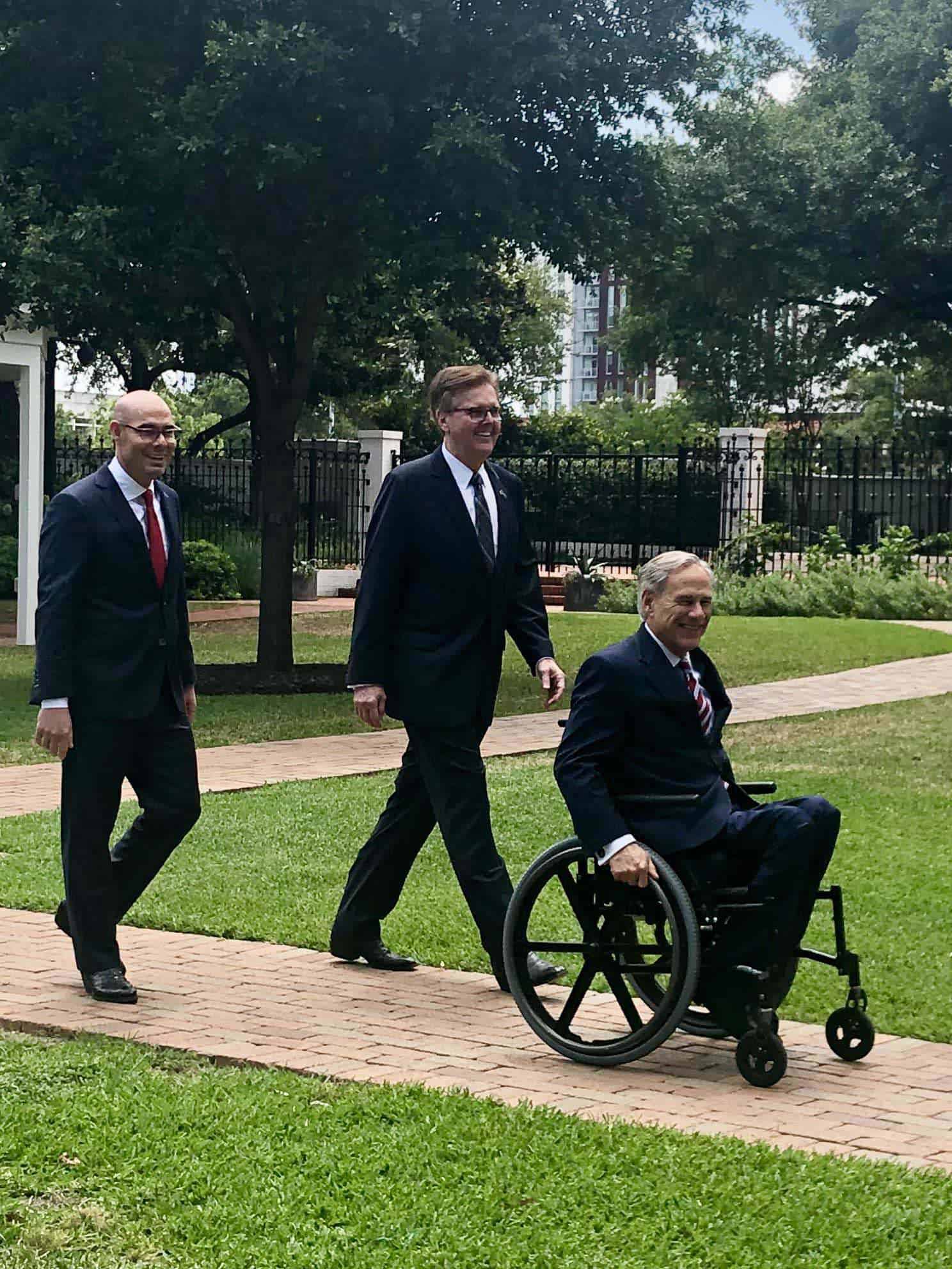 dennis-bonnen-5575D5F9-399F-45F8-84ED-B8402867AF5F