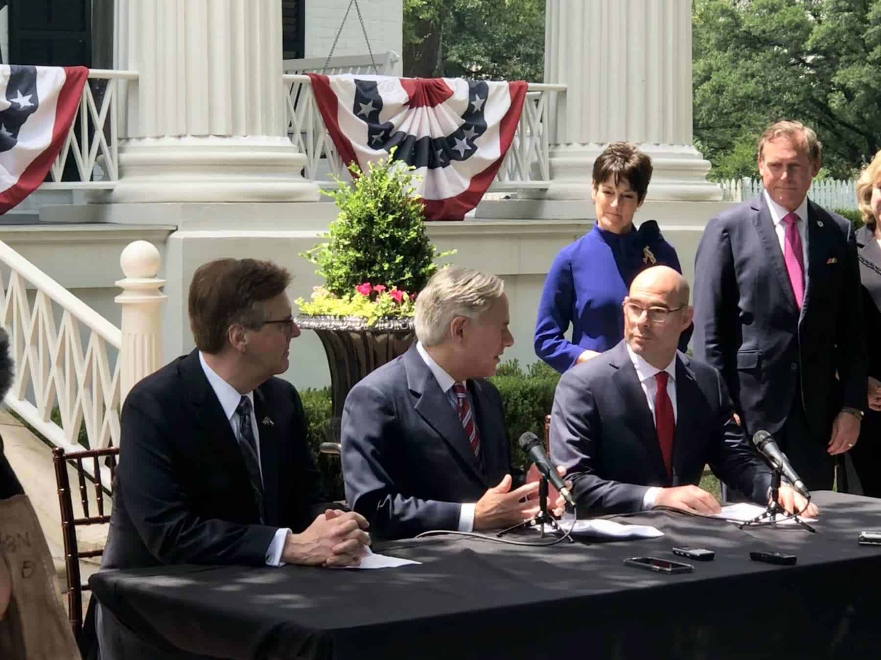 dennis-bonnen-9509843D-4F99-4049-BDC4-C1A83FB93BD2