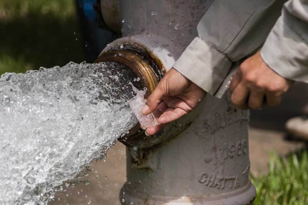 Lake Jackson residents adjust as process of purging water containing brain-eating amoeba begins 1
